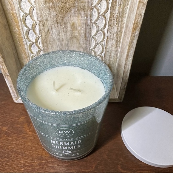 DW HOME MERMAID SHIMMER HAND POURED HIGHLY SCENTED CANDLE - Picture 4 of 5